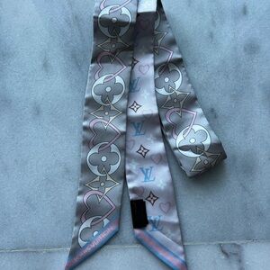 Louis Vuitton Gray and Pink Silk Scarf